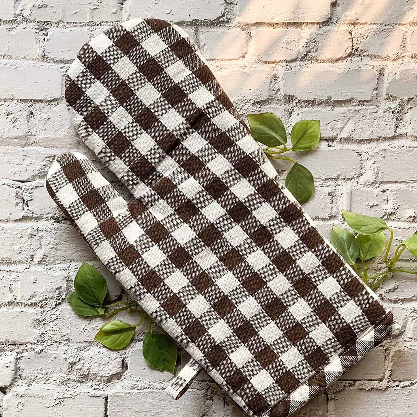 Black&white gingham apron with mitten