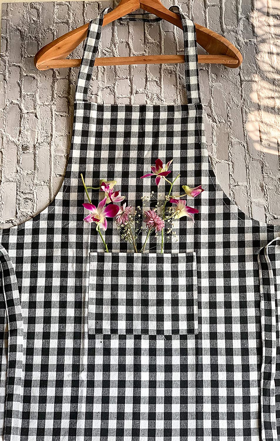Black&white gingham apron with mitten