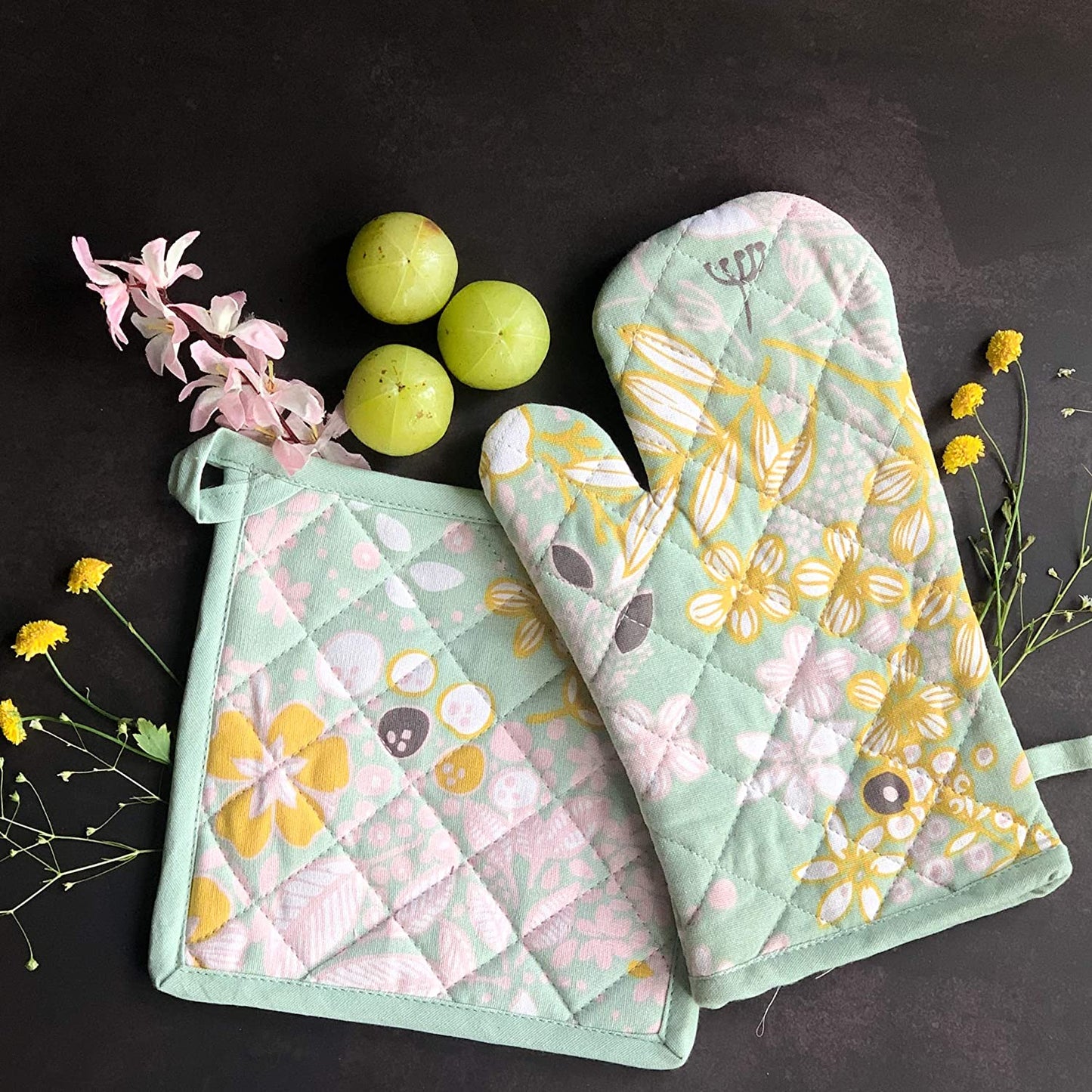 Pastel floral print apron set