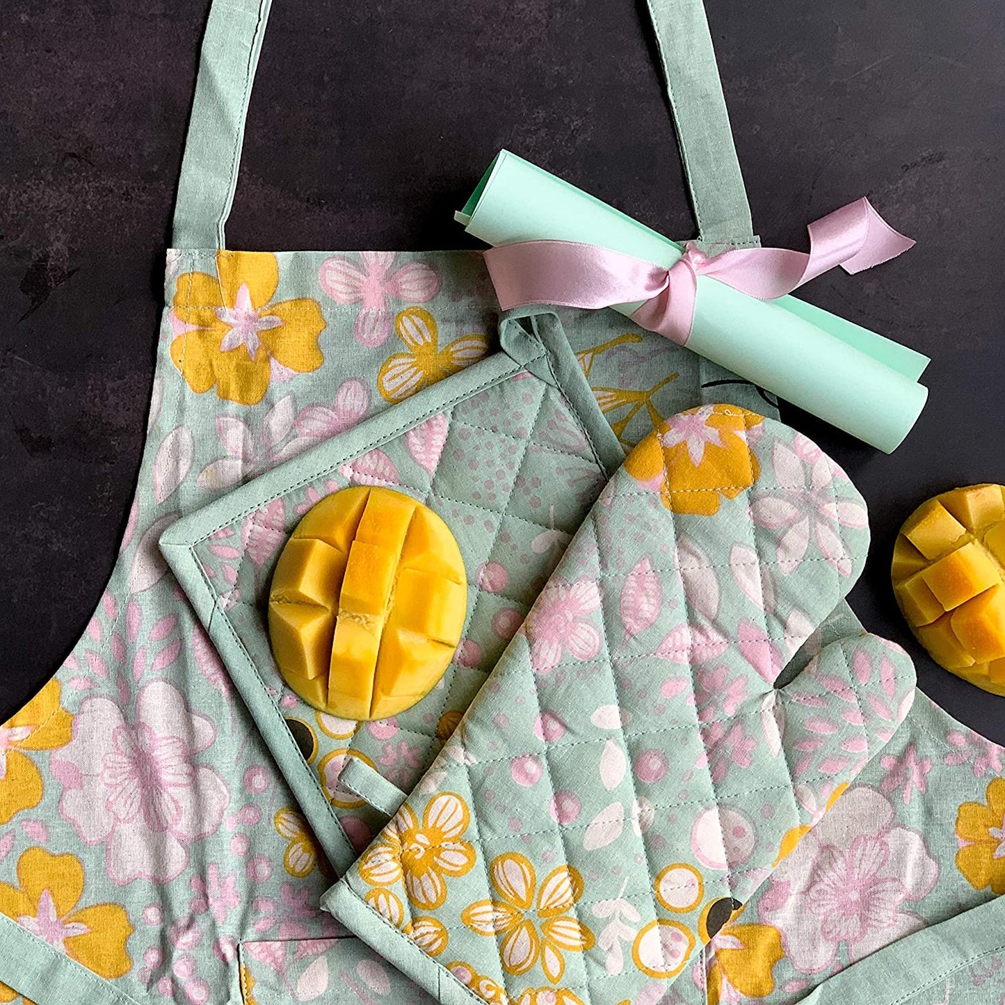 Pastel floral print apron set