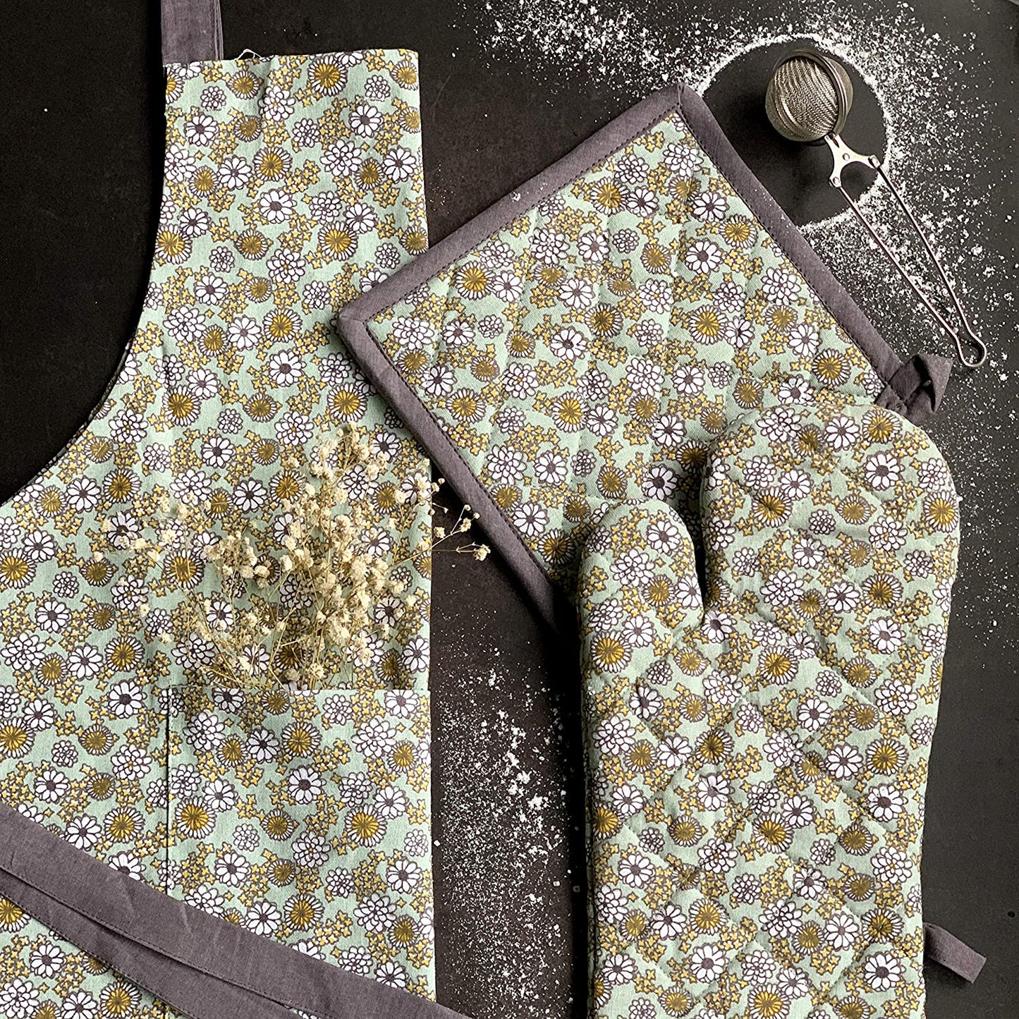 Miniature floral apron set