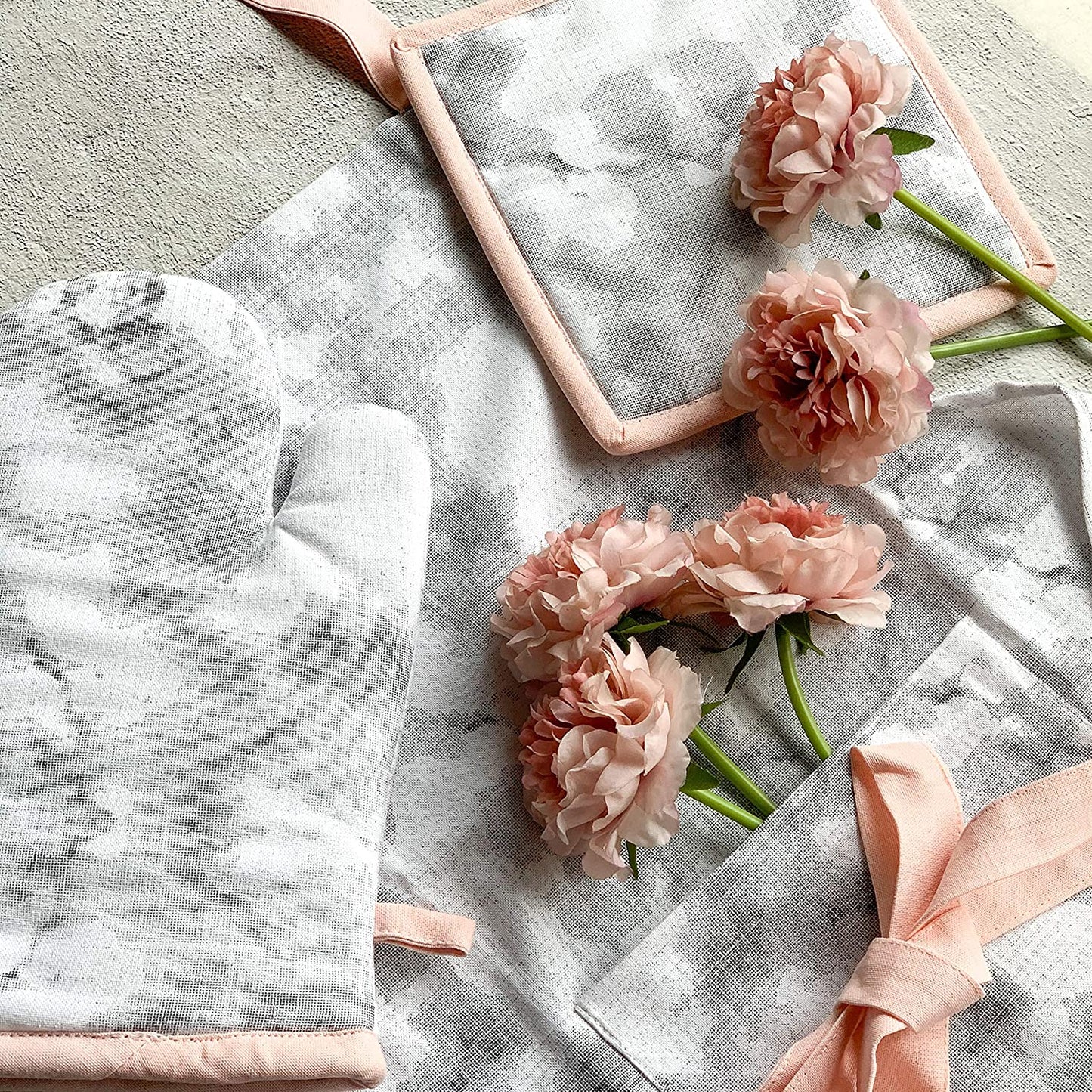 Marble print apron set