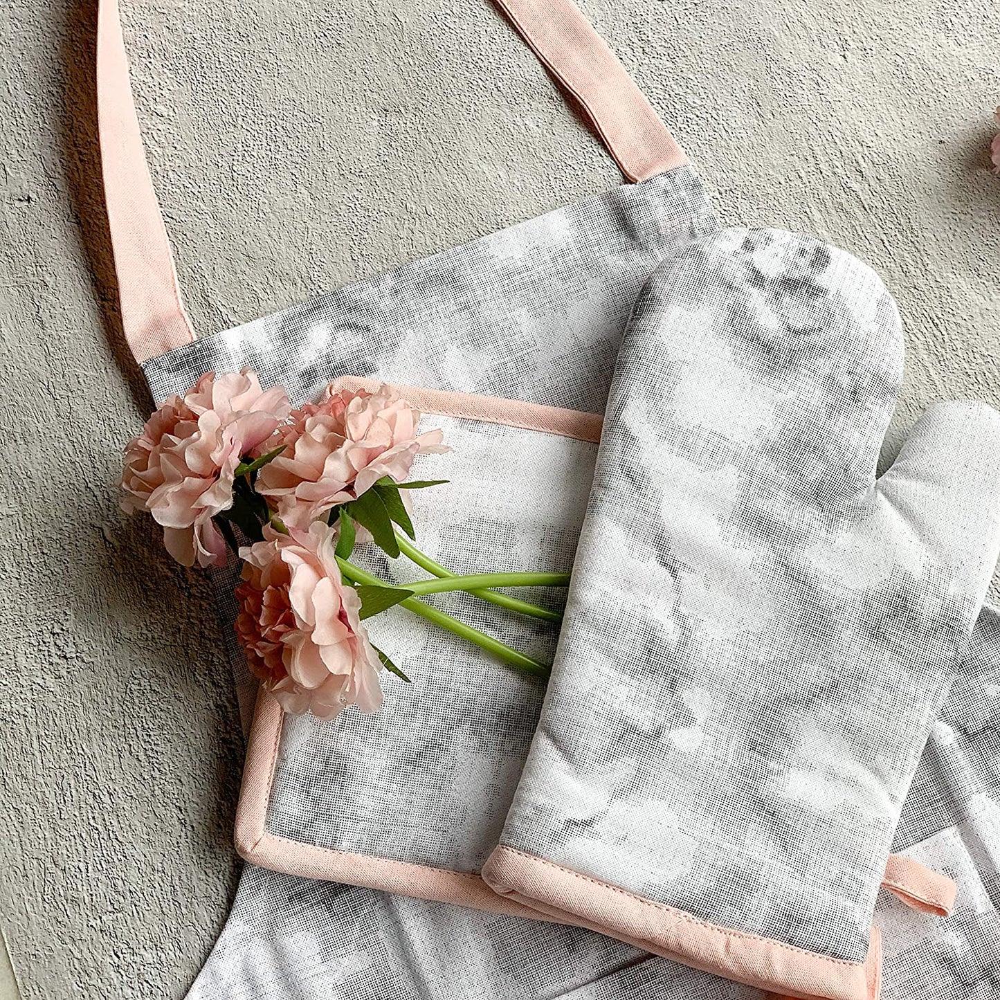 Marble print apron set