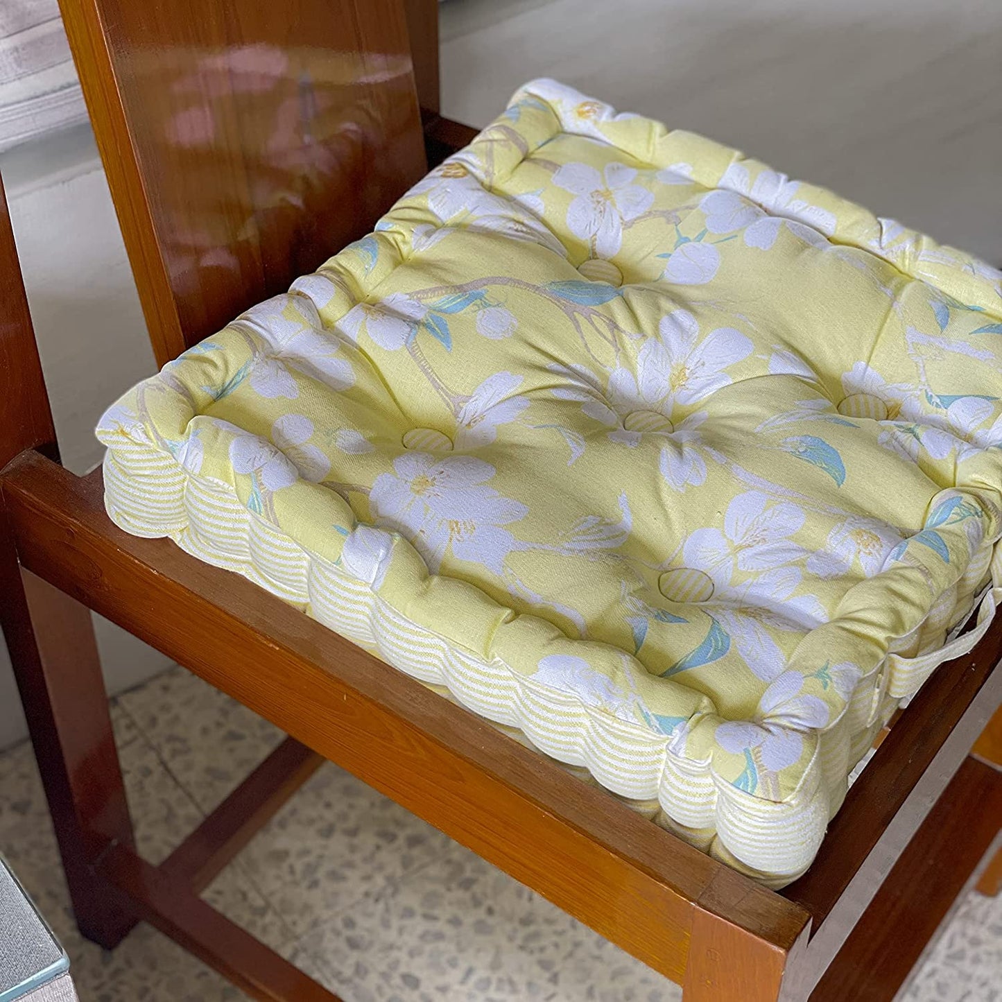 Yellow blossom box cushion